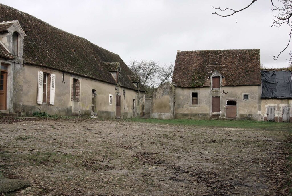 Bâtiment du Domaine des Écuries avant restauration