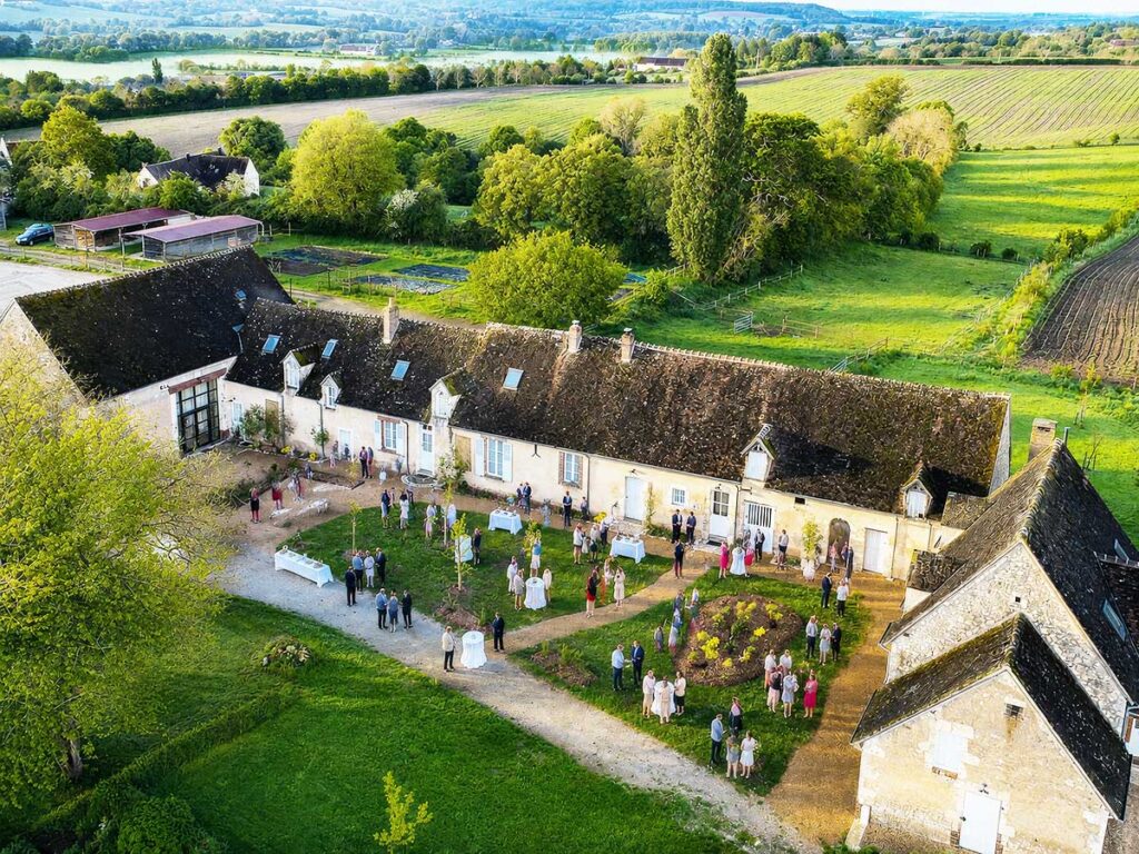 Mariage au Domaine des Écuries dans le Perche — réception et cadre du domaine à Boissy-Maugis, Orne