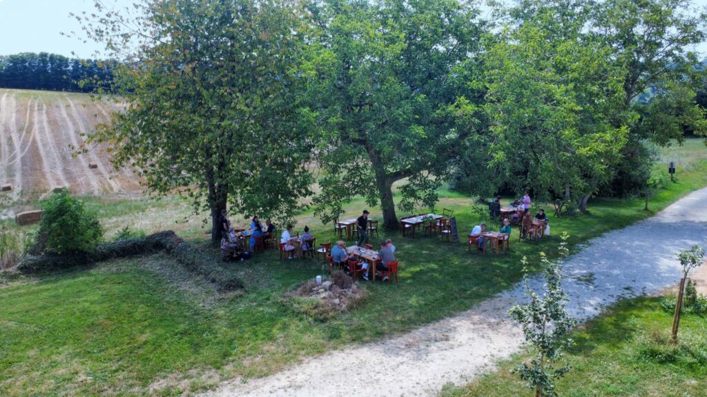 Privatisation complète du domaine avec espaces intérieurs et extérieurs