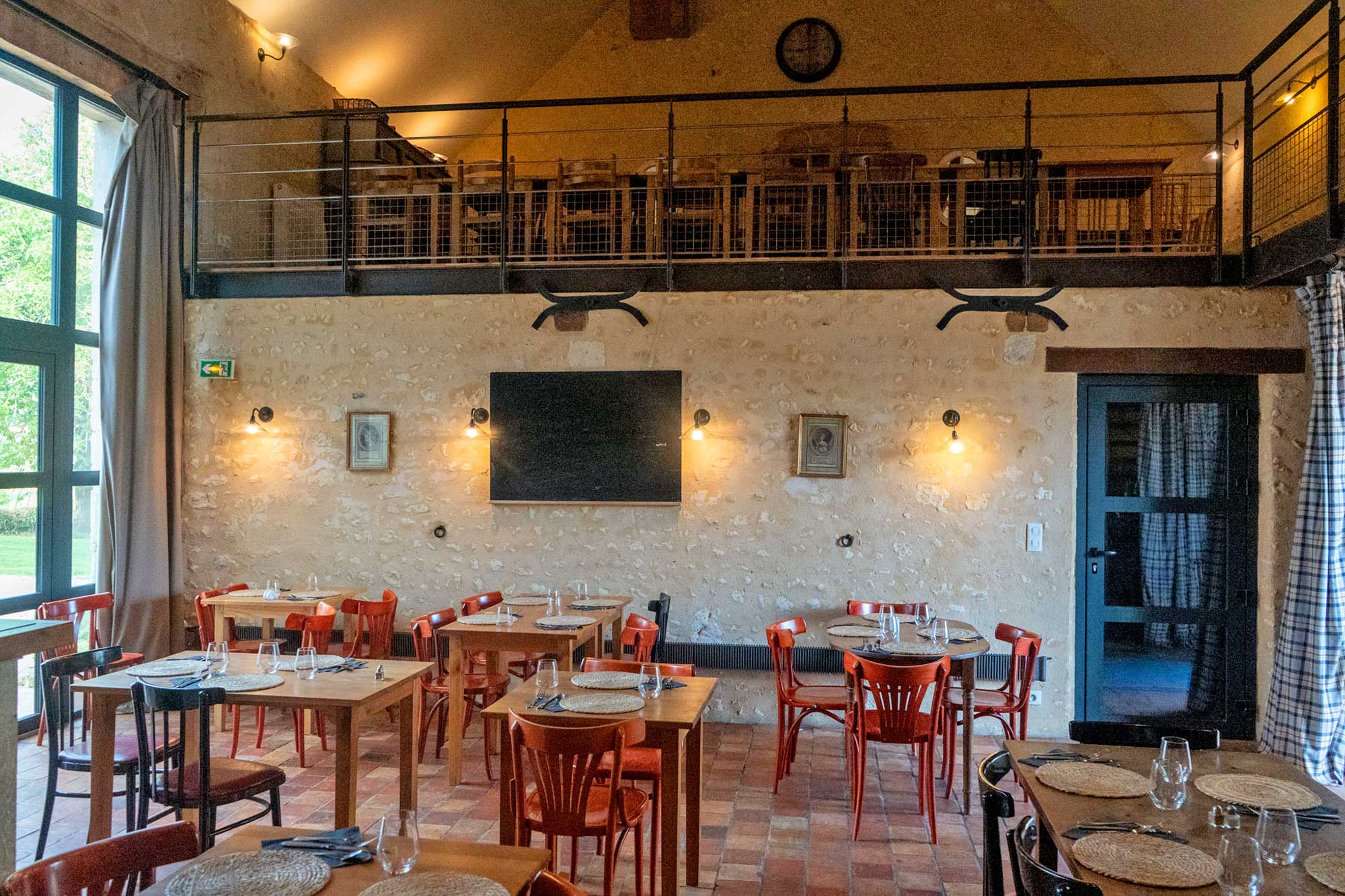 salle du bistrot des ecuries dans le Perche, restaurant du domaine des écuries